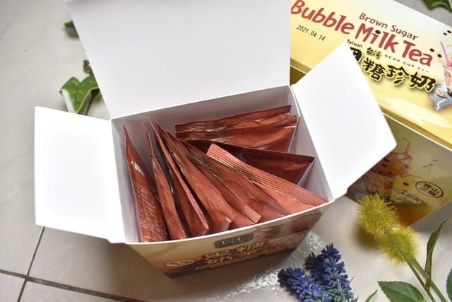 在家也能自製手搖飲。力代黑糖珍珠奶茶&黑糖奶茶。免出門、叫外送。黑糖奶茶香氣濃郁。一年四季都可以喝的自製手搖飲品