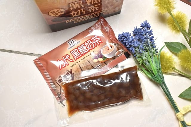 在家也能自製手搖飲。力代黑糖珍珠奶茶&黑糖奶茶。免出門、叫外送。黑糖奶茶香氣濃郁。一年四季都可以喝的自製手搖飲品
