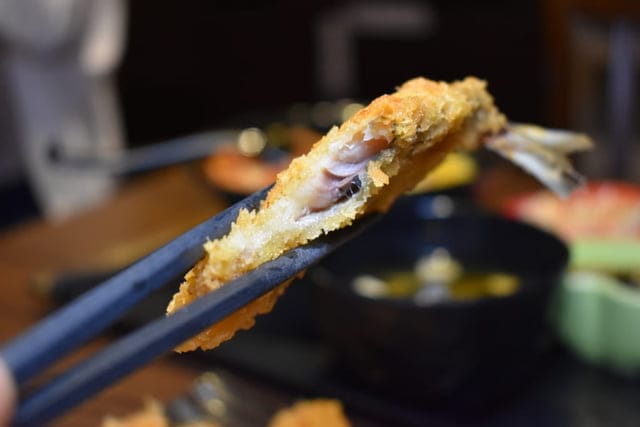 中山美食。新丼長安本店。浮誇系的拉絲起司加上韓式泡菜日式丼飯，擁有美韓風味的不違和。爆蔥牛丼，豐富飽滿的香蔥爆口，讓人忍不住的蔥動