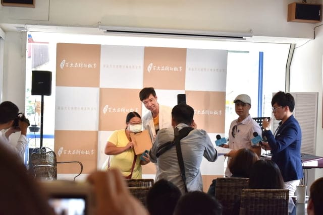 華品影視傳媒進軍台灣新媒體暨台灣百大品牌的故事節目新聞發佈會。傳承與紀錄台灣各個角落的企業創辦人對於「夢想」的堅持與做「品牌」努力，拍攝「台灣百大品牌的故事」影集，透過電子媒體傳遞到兩岸四地發揚光大