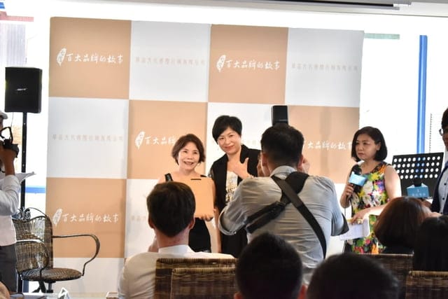 華品影視傳媒進軍台灣新媒體暨台灣百大品牌的故事節目新聞發佈會。傳承與紀錄台灣各個角落的企業創辦人對於「夢想」的堅持與做「品牌」努力，拍攝「台灣百大品牌的故事」影集，透過電子媒體傳遞到兩岸四地發揚光大