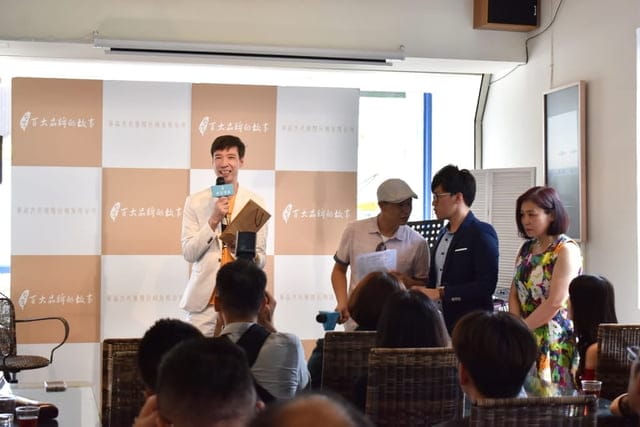 華品影視傳媒進軍台灣新媒體暨台灣百大品牌的故事節目新聞發佈會。傳承與紀錄台灣各個角落的企業創辦人對於「夢想」的堅持與做「品牌」努力，拍攝「台灣百大品牌的故事」影集，透過電子媒體傳遞到兩岸四地發揚光大