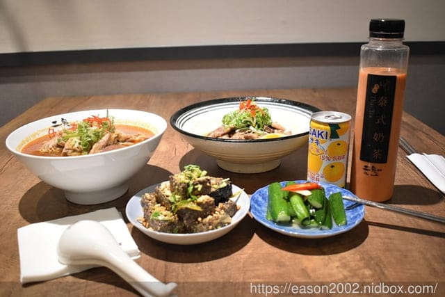 振興卷美食。二鬼麵鋪府中店。麻辣系列，每日精心慢煮細熬而成，辣的讓你不要不要。板橋捷運府中站沿線必吃美食推薦