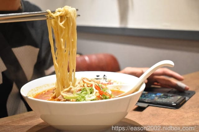 振興卷美食。二鬼麵鋪府中店。麻辣系列，每日精心慢煮細熬而成，辣的讓你不要不要。板橋捷運府中站沿線必吃美食推薦