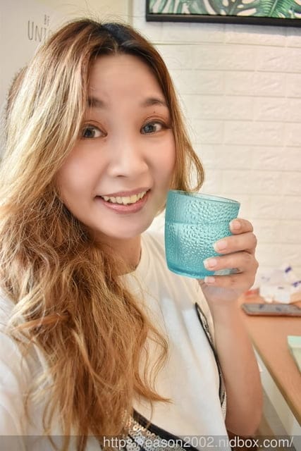 打起精神來！#MIHONG超越滴雞精膠囊，夾鏈隨手包設計，方便隨身攜帶，隨時補充元氣