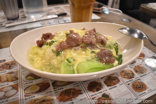 台北港式茶餐廳推薦。#港飲港食茶餐廳。必吃港式茶點（#蜂巢荔蓉芋蓉角 #楊枝甘露）。特色港式茶餐廳推薦