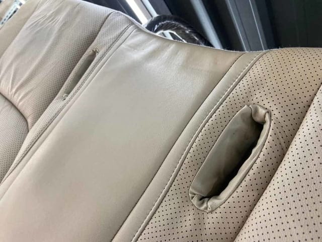 新北汽車內部清潔推薦。樹林汽車醫美診所。內裝中度拆洗服務