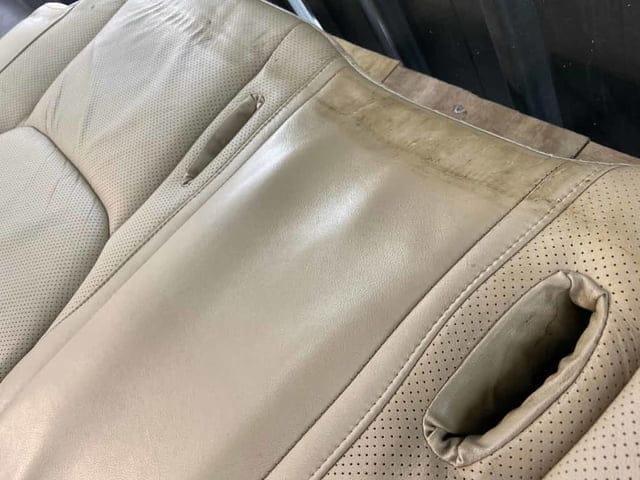新北汽車內部清潔推薦。樹林汽車醫美診所。內裝中度拆洗服務