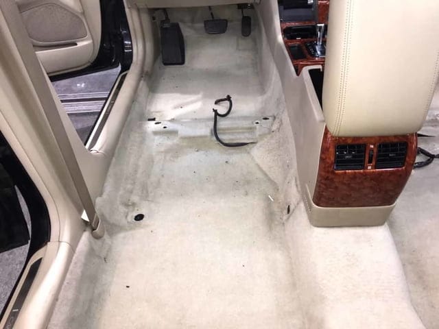 新北汽車內部清潔推薦。樹林汽車醫美診所。內裝中度拆洗服務