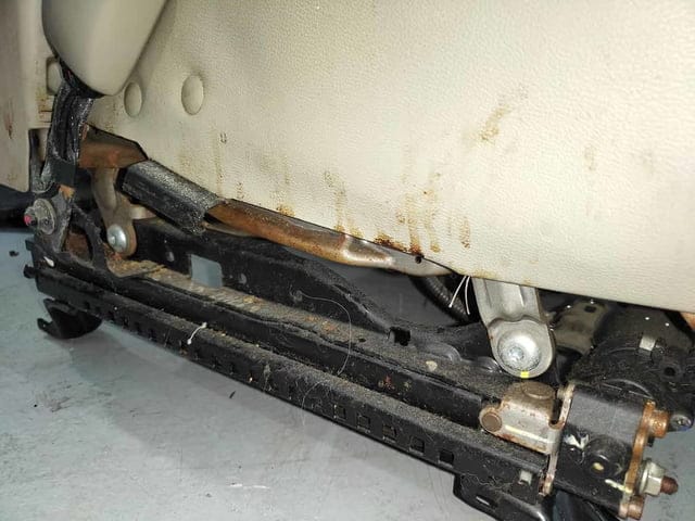 新北汽車內部清潔推薦。樹林汽車醫美診所。內裝中度拆洗服務