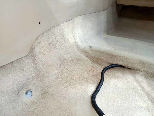 新北汽車內部清潔推薦。樹林汽車醫美診所。內裝中度拆洗服務