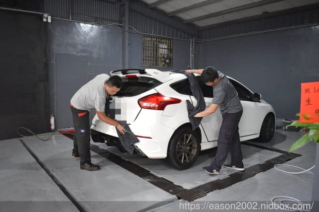 桃園汽車美容推薦 新開幕#Lee車體美研所（旗艦店）。洗車內裝/前擋玻璃除油/亮光蠟/引擎蓋小美容