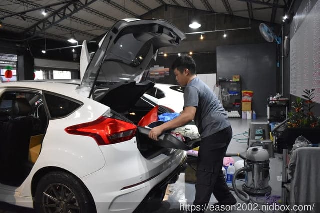 桃園汽車美容推薦 新開幕#Lee車體美研所（旗艦店）。洗車內裝/前擋玻璃除油/亮光蠟/引擎蓋小美容