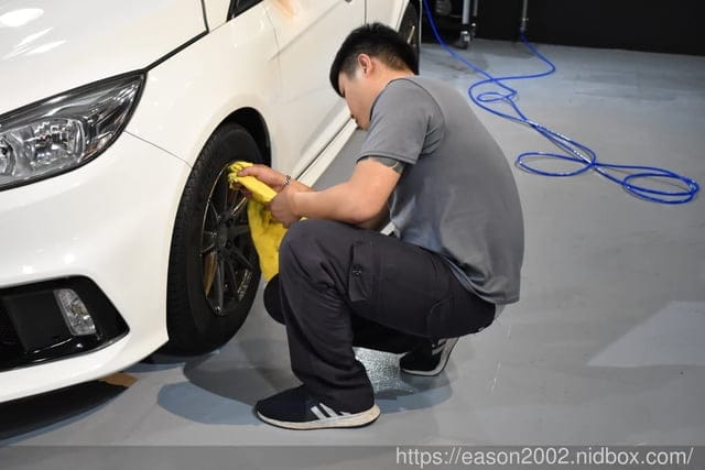 桃園汽車美容推薦 新開幕#Lee車體美研所（旗艦店）。洗車內裝/前擋玻璃除油/亮光蠟/引擎蓋小美容