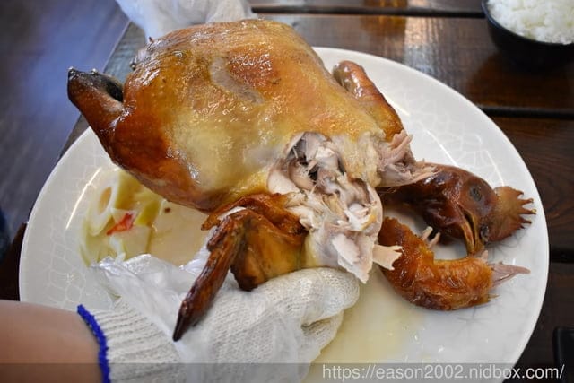 宜蘭五結美食推薦。#百匯窯烤雞海鮮快炒餐廳。榮獲宜蘭十大美食獎的窯烤雞。原汁原味的窯烤雞汁，香氣直逼撲鼻。價位親民的宜蘭美食推薦