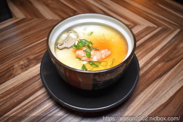 基隆居酒屋推薦。#手塩居食屋。創意日式串燒/日式料理。自釀精釀啤酒，特殊風味，喜愛來一杯的朋友，絕不能錯過。嚴選基隆漁港新鮮魚貨，保留食材原味，特殊創意料理手法