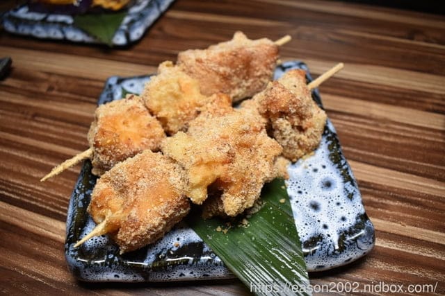 基隆居酒屋推薦。#手塩居食屋。創意日式串燒/日式料理。自釀精釀啤酒，特殊風味，喜愛來一杯的朋友，絕不能錯過。嚴選基隆漁港新鮮魚貨，保留食材原味，特殊創意料理手法