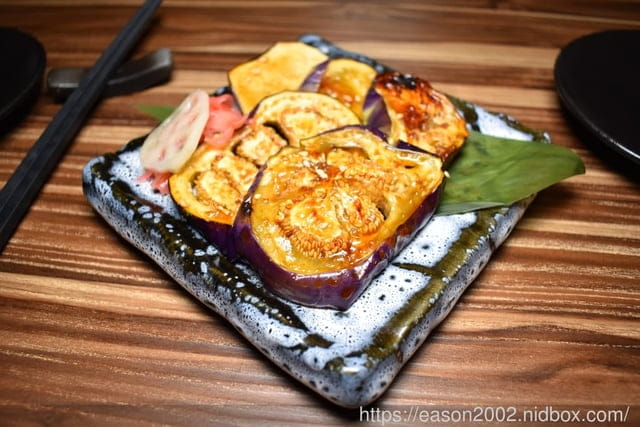 基隆居酒屋推薦。#手塩居食屋。創意日式串燒/日式料理。自釀精釀啤酒，特殊風味，喜愛來一杯的朋友，絕不能錯過。嚴選基隆漁港新鮮魚貨，保留食材原味，特殊創意料理手法