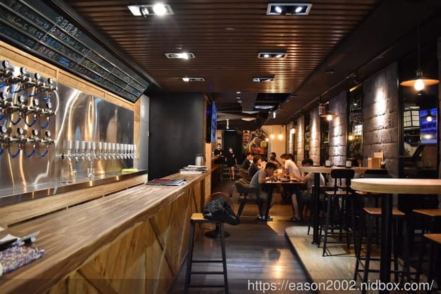 基隆居酒屋推薦。#手塩居食屋。創意日式串燒/日式料理。自釀精釀啤酒，特殊風味，喜愛來一杯的朋友，絕不能錯過。嚴選基隆漁港新鮮魚貨，保留食材原味，特殊創意料理手法