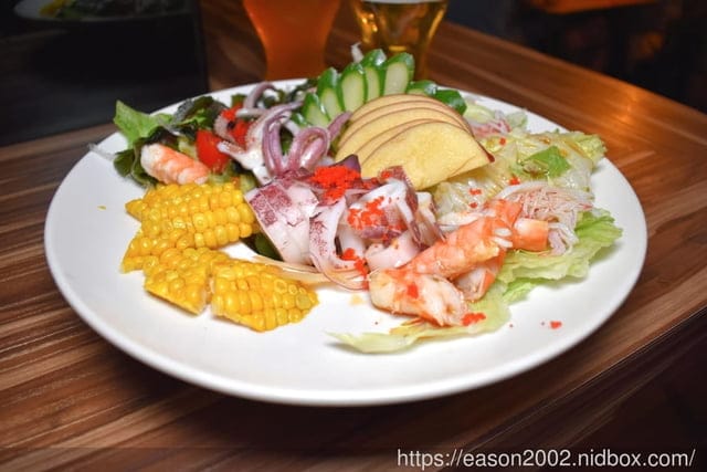 基隆居酒屋推薦。#手塩居食屋。創意日式串燒/日式料理。自釀精釀啤酒，特殊風味，喜愛來一杯的朋友，絕不能錯過。嚴選基隆漁港新鮮魚貨，保留食材原味，特殊創意料理手法