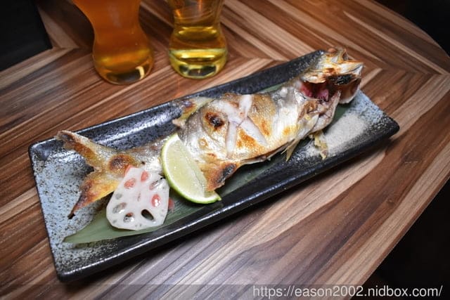 基隆居酒屋推薦。#手塩居食屋。創意日式串燒/日式料理。自釀精釀啤酒，特殊風味，喜愛來一杯的朋友，絕不能錯過。嚴選基隆漁港新鮮魚貨，保留食材原味，特殊創意料理手法