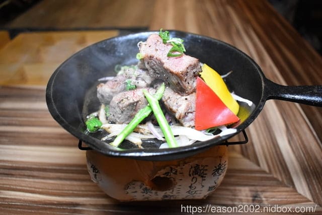 基隆居酒屋推薦。#手塩居食屋。創意日式串燒/日式料理。自釀精釀啤酒，特殊風味，喜愛來一杯的朋友，絕不能錯過。嚴選基隆漁港新鮮魚貨，保留食材原味，特殊創意料理手法