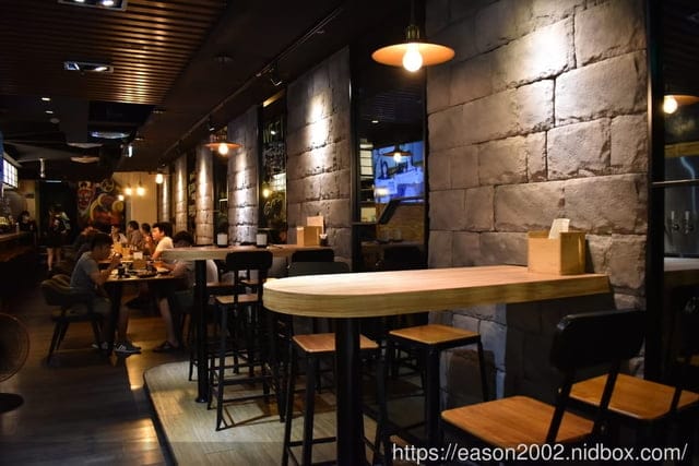 基隆居酒屋推薦。#手塩居食屋。創意日式串燒/日式料理。自釀精釀啤酒，特殊風味，喜愛來一杯的朋友，絕不能錯過。嚴選基隆漁港新鮮魚貨，保留食材原味，特殊創意料理手法