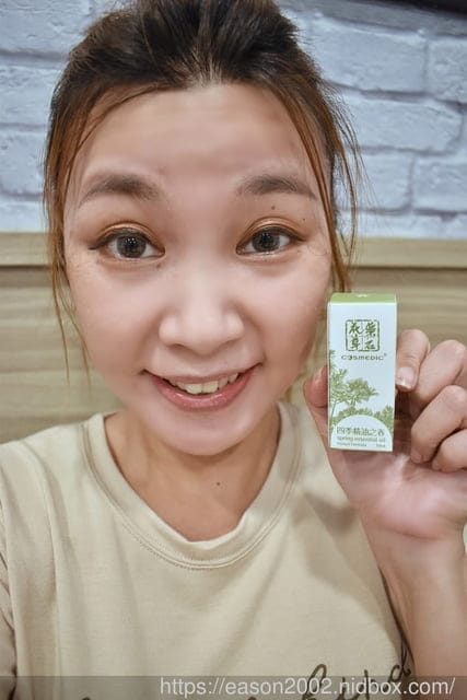 感受清涼的春之精油保養。花草藥石 四季精油之春。一瓶從頭到腳都能使用，舒緩放鬆的精油保養法則