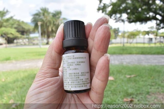 感受清涼的春之精油保養。花草藥石 四季精油之春。一瓶從頭到腳都能使用，舒緩放鬆的精油保養法則
