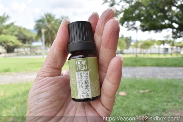 感受清涼的春之精油保養。花草藥石 四季精油之春。一瓶從頭到腳都能使用，舒緩放鬆的精油保養法則