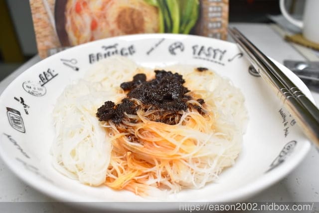 宅配美食。飛馬純米粉。含米量100%/不添加防腐劑/無漂白/無添加味精色素。只要短短2分鐘，輕鬆美味上桌