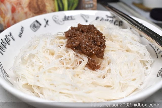 宅配美食。飛馬純米粉。含米量100%/不添加防腐劑/無漂白/無添加味精色素。只要短短2分鐘，輕鬆美味上桌