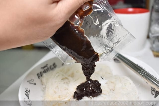宅配美食。飛馬純米粉。含米量100%/不添加防腐劑/無漂白/無添加味精色素。只要短短2分鐘，輕鬆美味上桌