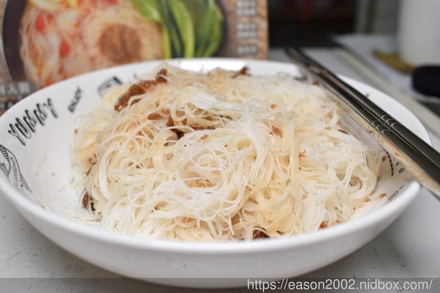 宅配美食。飛馬純米粉。含米量100%/不添加防腐劑/無漂白/無添加味精色素。只要短短2分鐘，輕鬆美味上桌