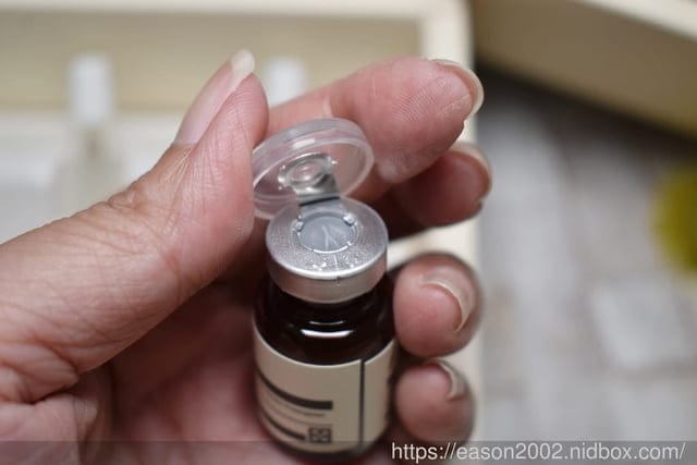 肌膚乾燥缺水，急救型安瓶幫助你，肌膚喝飽水。Arenes 黃金瞬效修護安瓶，小分子，快速被肌膚吸收，保濕亮白的祕密武器