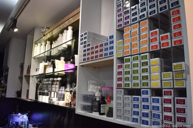 淡水美髮/淡水美甲推薦。DM hair salon 淡水染護專店/指尖空間。親民價格的染髮，使用專業髮品修護。美甲師細心呵護我的雙手與雙足，今年夏天，美翻啦！