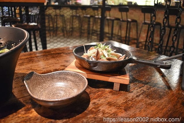 台北東區美食推薦。#獅旨餐酒館。逛街後的約會聖地，用餐氣氛佳，上流的服務品質。鎖住食材原始風味，透過創意巧思結合出的日式料理