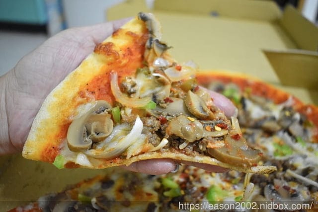 台北市區內（距離3km）可以外送的手作pizza。#La Bocca 義式手作pizza。薄片餡料豐富。外帶買大送小。外送消費滿NT$500，送小瑪格麗特8吋pizza