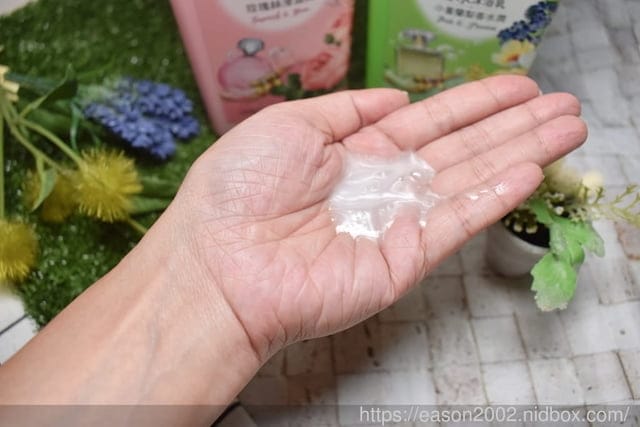 一整天的法式調香，讓我備受寵愛。CK N-95 小蒼蘭梨香水潤沐浴乳+CK N-95 玫瑰絲滑滋潤沐浴乳