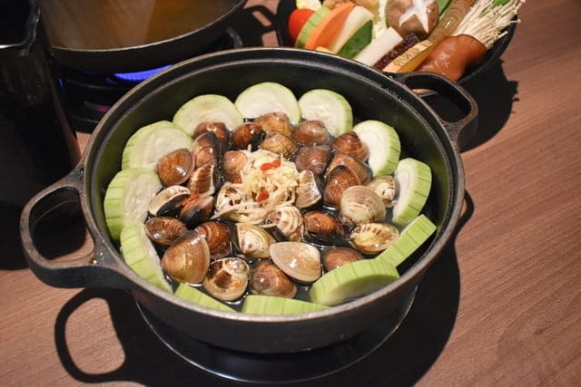 西門美食推薦。保留食材原味鮮甜的湯頭，第一次吃鍋，喝湯沒有罪惡感。#打狗霸鍋物餐廳（昆明店），只要NT$488，第二鍋65折