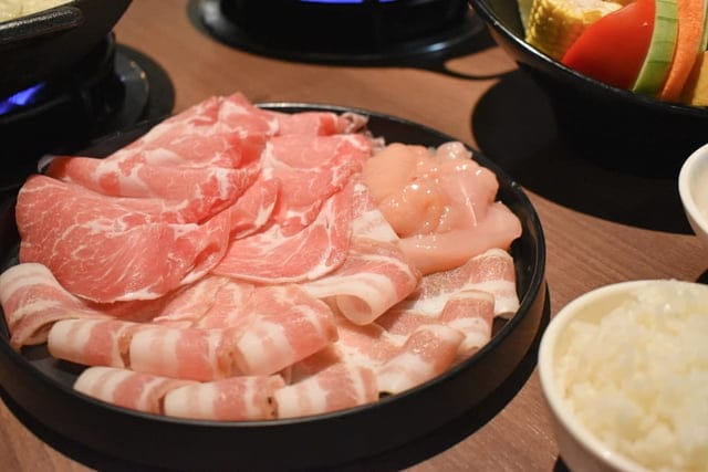 西門美食推薦。保留食材原味鮮甜的湯頭，第一次吃鍋，喝湯沒有罪惡感。#打狗霸鍋物餐廳（昆明店），只要NT$488，第二鍋65折