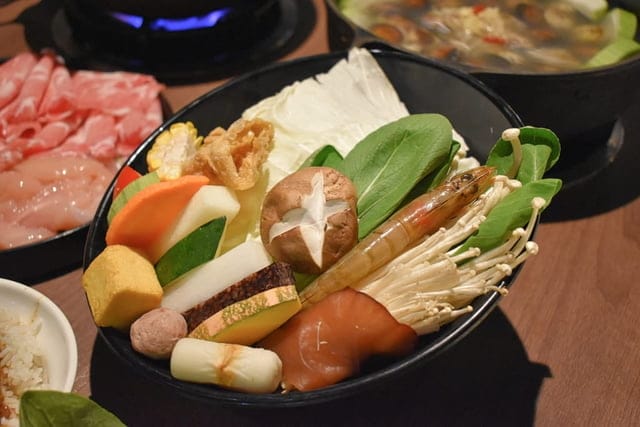 西門美食推薦。保留食材原味鮮甜的湯頭，第一次吃鍋，喝湯沒有罪惡感。#打狗霸鍋物餐廳（昆明店），只要NT$488，第二鍋65折