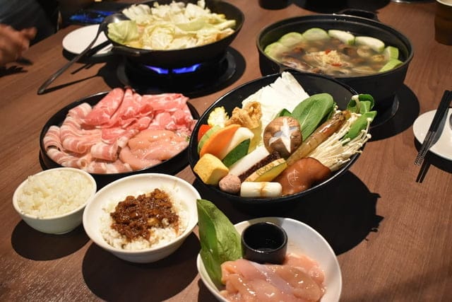 西門美食推薦。保留食材原味鮮甜的湯頭，第一次吃鍋，喝湯沒有罪惡感。#打狗霸鍋物餐廳（昆明店），只要NT$488，第二鍋65折