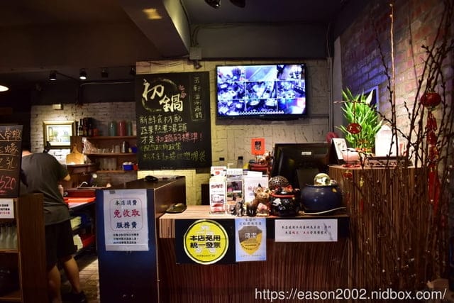 板橋新埔捷運站美食。超值雙人海陸套餐，只要NT$1280，板橋初鍋玉軒屋。NEW鍋物沾醬，新吃法。食材新鮮嚴選，真材實料，物超所值的雙人套餐推薦