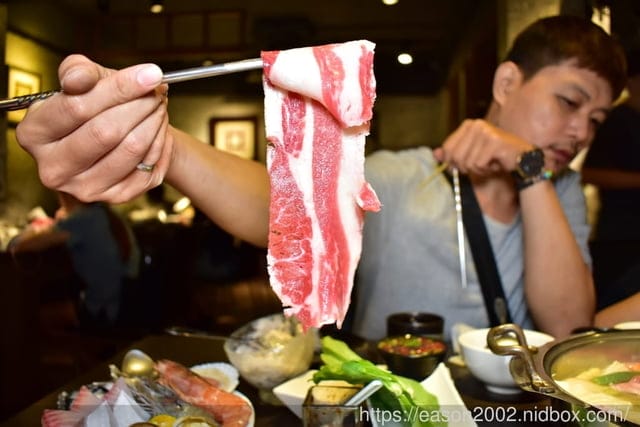 板橋新埔捷運站美食。超值雙人海陸套餐,只要NT$1280,板橋初鍋玉軒屋。NEW鍋物沾醬,新吃法。食材新鮮嚴選,真材實料,物超所值的雙人套餐推薦 - 第18張圖 板橋新埔捷運站美食。超值雙人海陸套餐,只要NT$1280,板橋初鍋玉軒屋。NEW鍋物沾醬,新吃法。食材新鮮嚴選,真材實料,物超所值的雙人套餐推薦