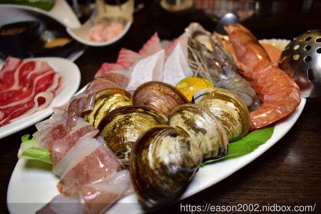 板橋新埔捷運站美食。超值雙人海陸套餐,只要NT$1280,板橋初鍋玉軒屋。NEW鍋物沾醬,新吃法。食材新鮮嚴選,真材實料,物超所值的雙人套餐推薦 - 第23張圖 板橋新埔捷運站美食。超值雙人海陸套餐,只要NT$1280,板橋初鍋玉軒屋。NEW鍋物沾醬,新吃法。食材新鮮嚴選,真材實料,物超所值的雙人套餐推薦