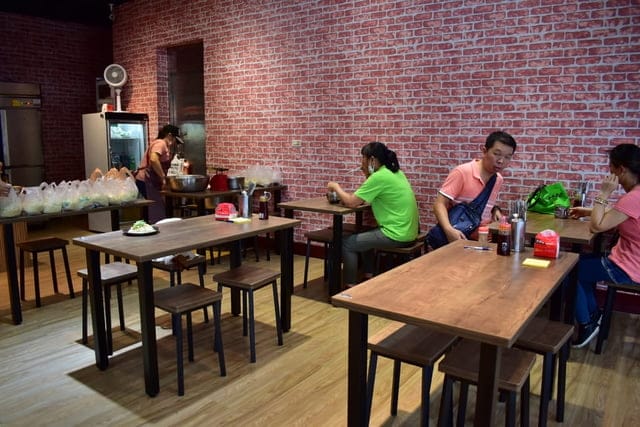 深坑美食。#陸地涼麵深坑老街店。Q彈的涼麵搭上清爽口感的醬汁，讓你口味不會過重，吃完一直想喝水。味增湯充滿香氣，料多味美。食在用心