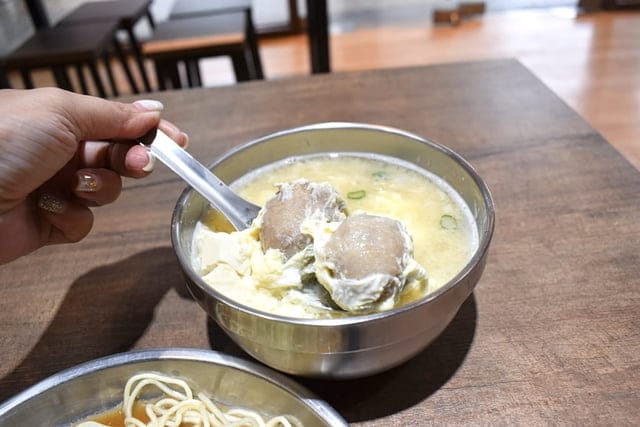 深坑美食。#陸地涼麵深坑老街店。Q彈的涼麵搭上清爽口感的醬汁，讓你口味不會過重，吃完一直想喝水。味增湯充滿香氣，料多味美。食在用心