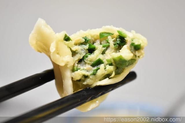 秝秝飽滿手工水餃新港店。多達12種不同風物水餃，可選擇。料多實在。剝皮辣椒豬肉餃/鄉村絲瓜干貝豬肉水餃/麻香九層塔豬肉水餃
