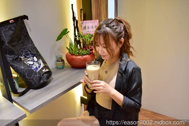 花蓮秝好碳烤吐司。結合古早與創新的肉排蛋碳烤吐司。會拔絲的花生麻糬+起司+醃漬肉排，回憶起來還在流口水呀！